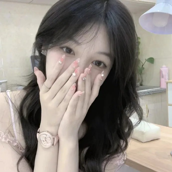 穿黑衣的女孩